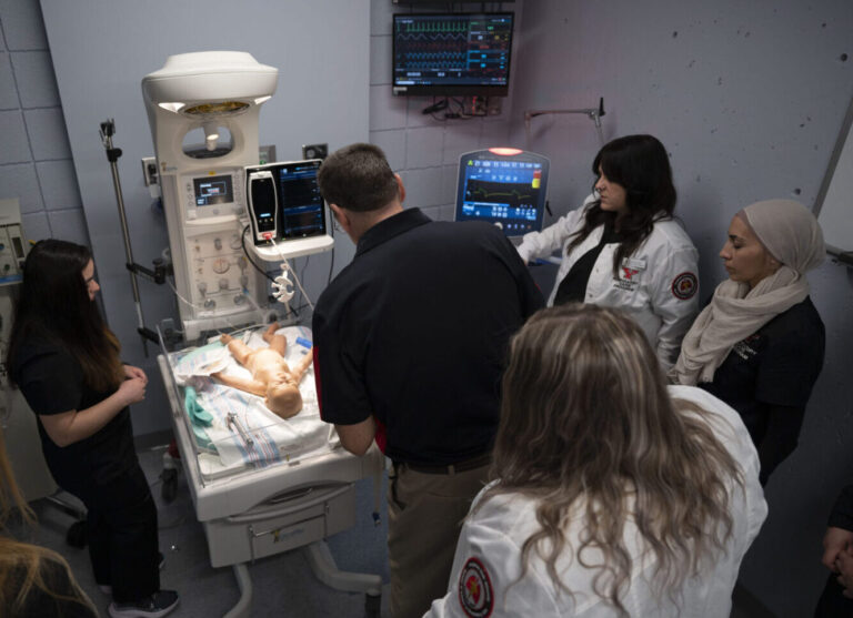 YSU Respiratory Care Students in Lab